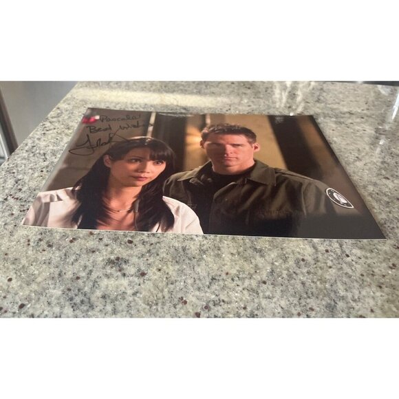 Lexa Doig (Stargate Atlantis) 8x10 authentic signed photo - Picture 2 of 3